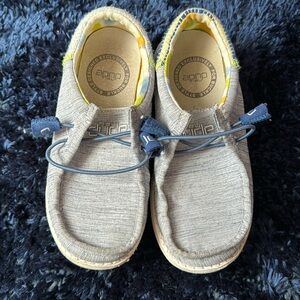Boys Hey Dude Shoes size K13